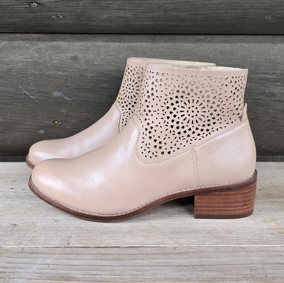 Vionic NEW!! Luciana Perf Nude Leather, Western Boho, Comfort Bootie 7M - Picture 3 of 16